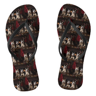 Alaskan Malamute am Kamin Weihnachten Flip Flops