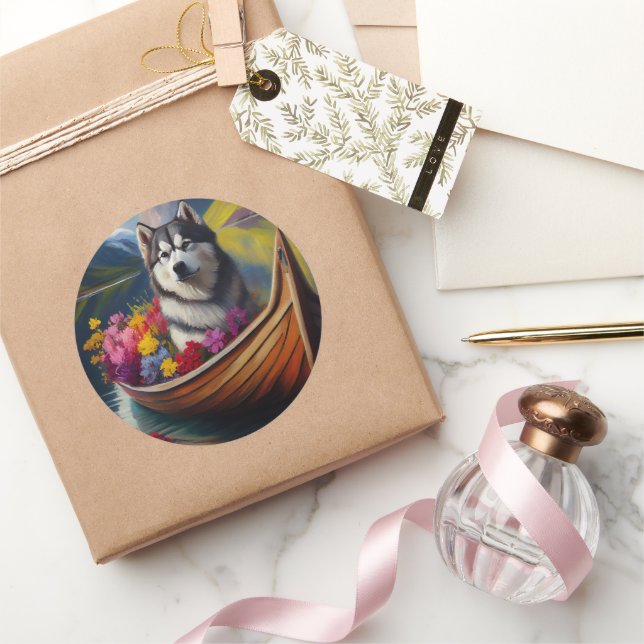 Alaskan Malamute Dog on Paddle: Ein Landschaftlich Runder Aufkleber (Schenken)