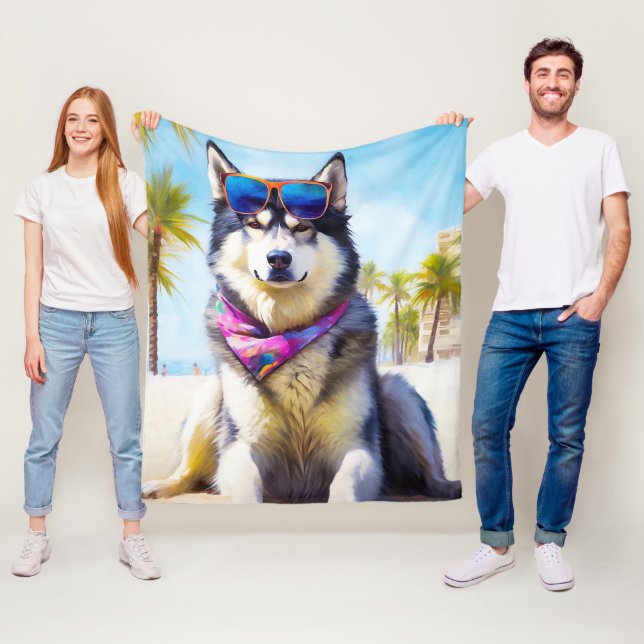Alaskan Malamute on Beach, Sommergeschenk Fleecedecke (Beispiel)