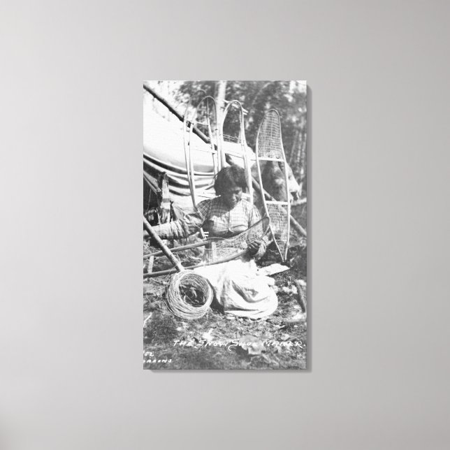 Alaskan Woman Making Snowschuhe Fotografie Leinwanddruck (Vorderseite)