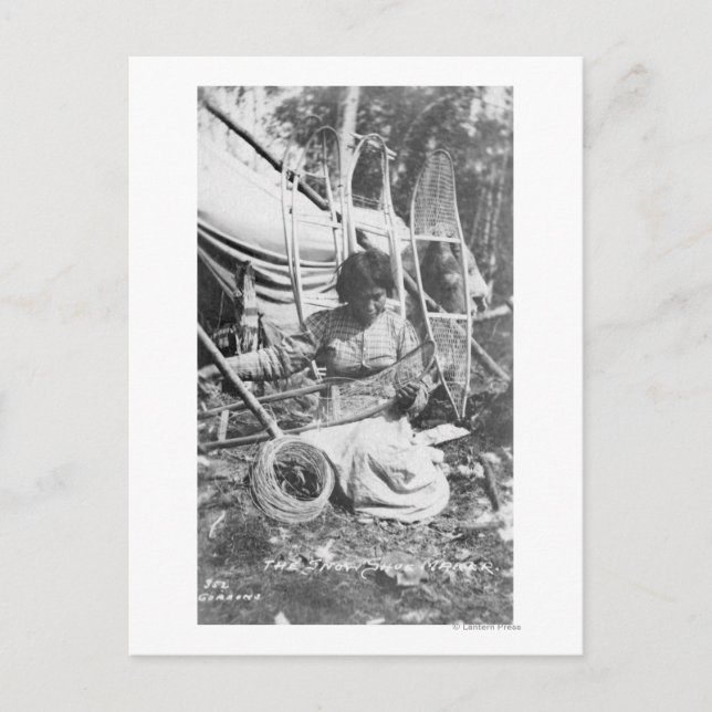 Alaskan Woman Making Snowschuhe Fotografie Postkarte (Vorderseite)