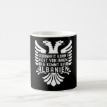 Albanien Flagge Doppeladler Albaner Kaffeetasse<br><div class="desc">Sie sind Albaner aus Albanien,  die die albanische Fahne Liebe? Dann ist dieses Kosovo-Sprichwort mit Doppeladler perfekt für alle albanischen Wurzeln geeignet.</div>