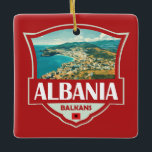 Albanien Illustration Retro Abzeichen Keramikornament<br><div class="desc">Albanien Vektorgrafik Design. Albanien,  auf der südöstlichen Balkanhalbinsel,  ist ein kleines Land mit adriatisch-ionischen Küsten und ein von den Alpen durchquertes Landesinnere.</div>