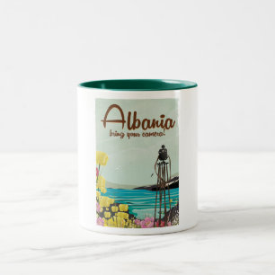 Albanien Landschaft Vintage Reise Poster. Zweifarbige Tasse