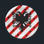 Albanische Streifenflagge Pappteller<br><div class="desc">Flagge Albaniens in Form von Streifen und albanischer Wappen von schwarzem Adler</div>