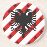 Albanische Streifenflagge Sandstein Untersetzer<br><div class="desc">Flagge Albaniens in Streifen-Format,  patriotisches Muster</div>