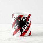 Albanische Streifenflagge Tasse<br><div class="desc">Flagge von Albanien in den Streifen formatieren,  patriotisches Muster</div>