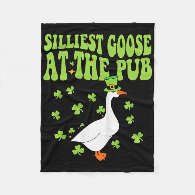 Albernste Gans im Pub Shamrock St Patricks Day Fleecedecke (Vorderseite)