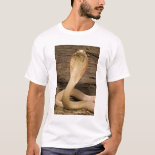 Albino Monacled Cobra, Naja kaouthia, gekocht T-Shirt