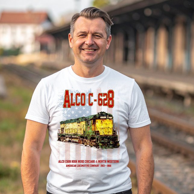 Alco C-628 Diesel Locomotive und amerikanische Fla T-Shirt (Alco C-628 aka Alco Century 628 Diesel Locomotive. Mens Basic T-Shirt)