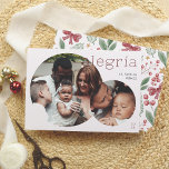 Alegría | Tarjeta Navideña Moderna con 2 Fotos Feiertagskarte<br><div class="desc">Elegante y Moderna tarjeta de Navidad. El krankño präsentia dos fotos en forma rund, dándole un toque zeitporáneo a sus recuerdos más destacados. La foto más pequeña se superpone sobre la más grande. La palabra "Alegría" aparece en tipografía minimalista de color rojo en la esquina superior y el nombre de...</div>