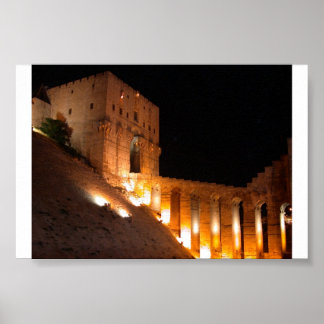 Aleppo Citadel in der Nacht Poster