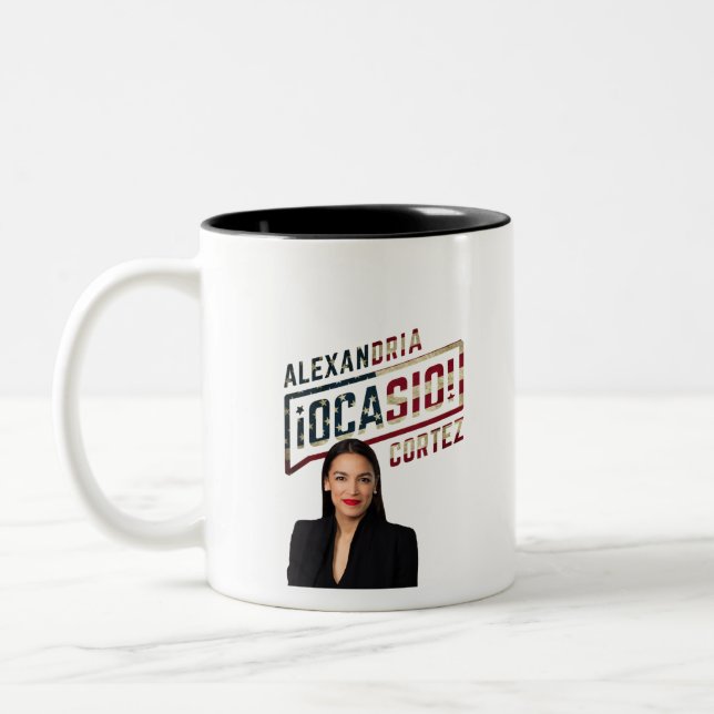 Alexandria Ocasio-Cortez Zweifarbige Tasse (Links)