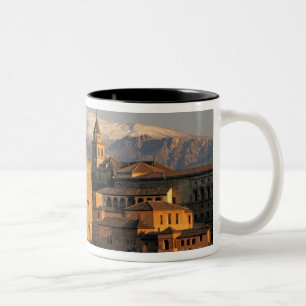 Alhambra; Granada; Andaslusia, Spanien, Sierra Zweifarbige Tasse