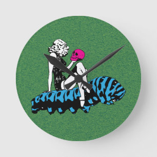 Alice and the blue caterpillar runde wanduhr