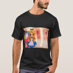 Alice Figurine T-Shirt - Whimsischer Charm