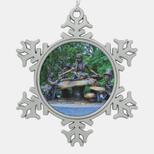 Alice im Wunderland - Central Park NYC #2 Schneeflocken Zinn-Ornament