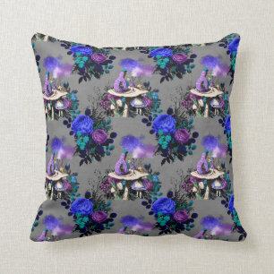 Alice im Wunderland mit Raupe Kissen