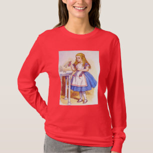 Alice trinkt Farbe T-Shirt