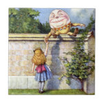 Alice und Humpty Dumpty in Wonderland Fliese<br><div class="desc">Alice und Humpty Dumpty im Wunderland von Alice durch das aussehende Glas</div>