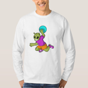 Alien beim Handballspieler mit Handball T-Shirt