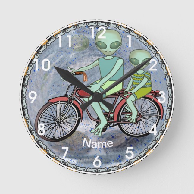 Alien Bicycle Runde Wanduhr (Vorderseite)
