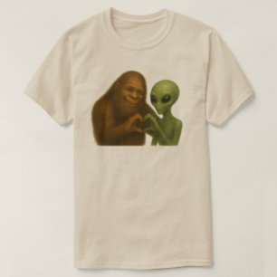 Alien & Bigfoot in Lieben Paaren Kryptid Romance T-Shirt