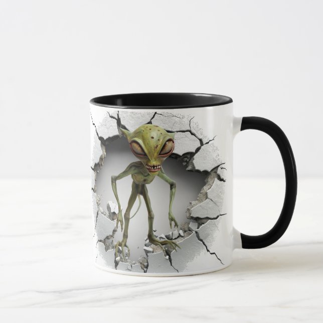 Alien, die aus einer Mauer entkommt Tasse (Rechts)