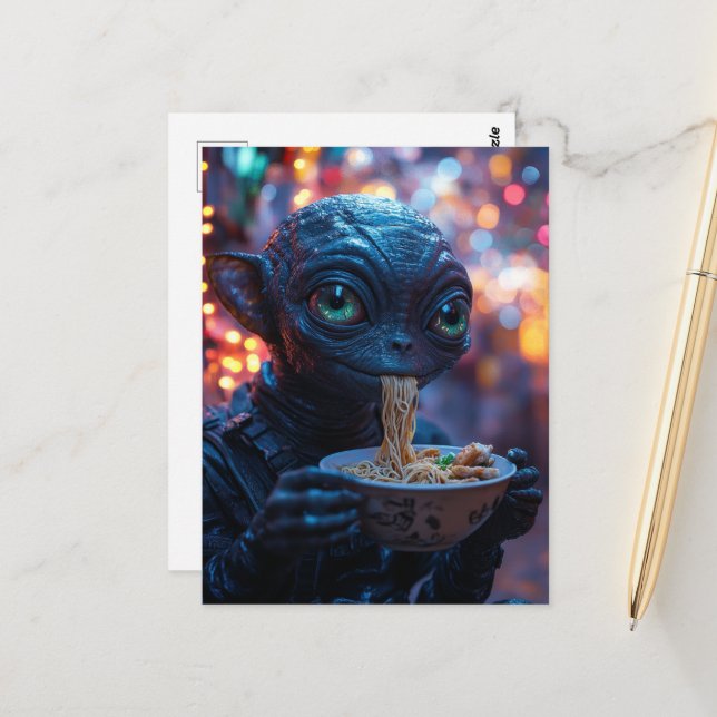 Alien Eating Noodles Postkarte (Vorderseite/Rückseite Beispiel)