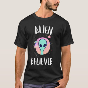 Alien glaubt, dass das Funny UFO für lustige Alien T-Shirt