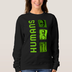 Alien glaubt, dass der Mensch kein echter Wissensc Sweatshirt