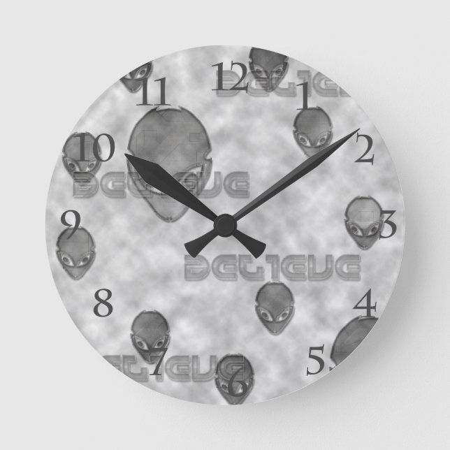 Alien glaubt runde wanduhr (Vorderseite)