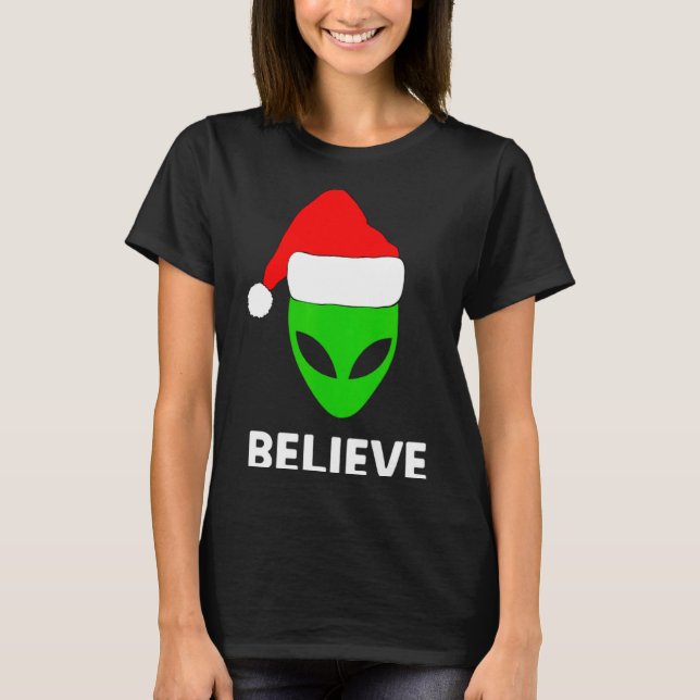 Alien Green Face Christmas Santa Hat Believe  T-Shirt (Vorderseite)