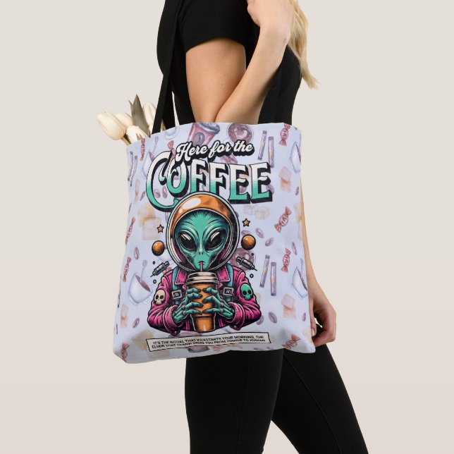 Alien hier für den Kaffee (Von Nahem)