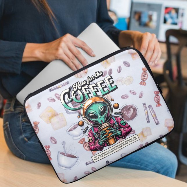 Alien hier für den Kaffee Laptopschutzhülle (Von Creator hochgeladen)