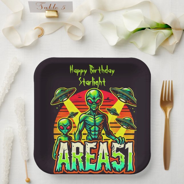 Alien in der Nähe von Gebiet 51 Pappteller (Hochzeit)