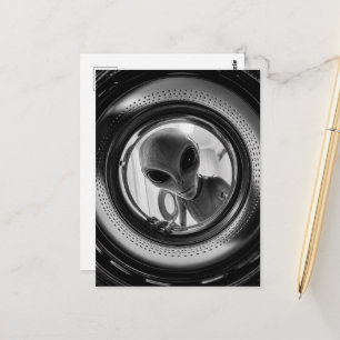 Alien in der Wäscherei Postkarte
