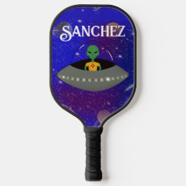 Alien in einem Raumschiff mit einem neuen T - Shir Pickleball Schläger