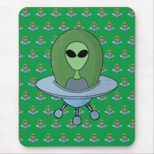 Alien in seinem kleinen Raumschiff Mousepad
