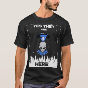 Alien Invasion. Außerirdischen sind hier T-Shirt