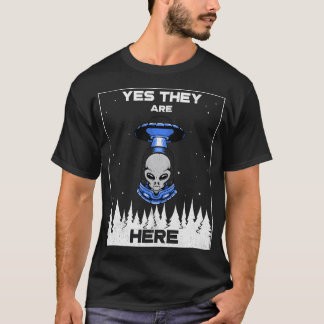 Alien Invasion. Außerirdischen sind hier T-Shirt