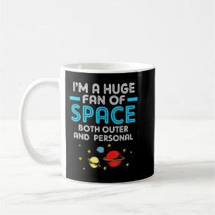 Alien ist ein riesiger Fan von Weltraum, sowohl dr Kaffeetasse