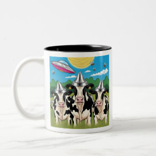Alien-Kuh-Aluminiumhut- Tee, UFO UAP Zweifarbige Tasse