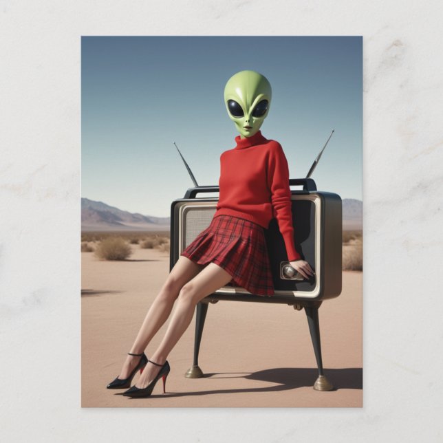 Alien Lady und der Fernseher in der Wüste Postkarte (Vorderseite)