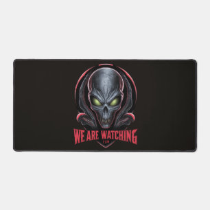 Alien mit leuchtenden grünen Augen Wir beobachten Schreibtischunterlage