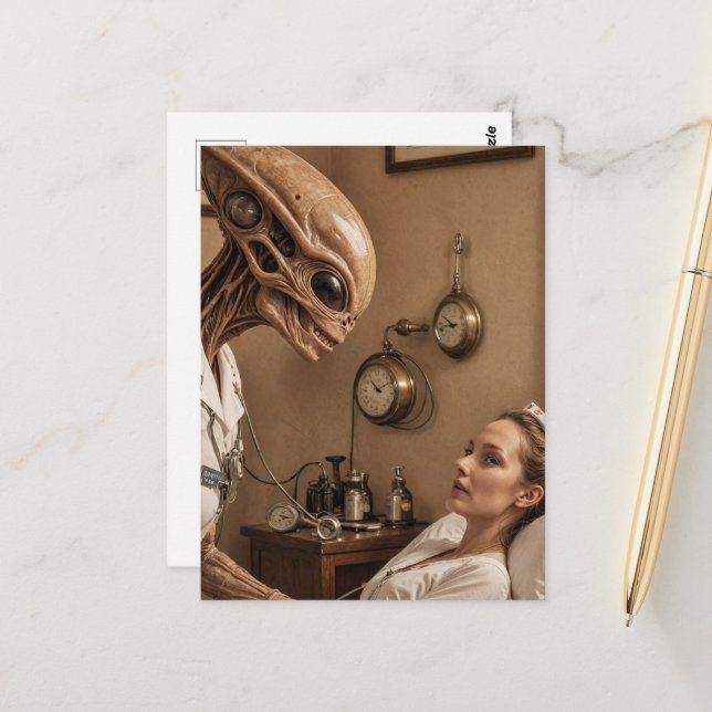 Alien Nurse Postkarte (Vorderseite/Rückseite Beispiel)