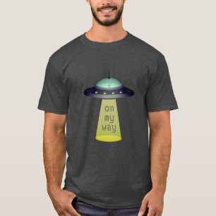 Alien "On My Way" im UFO mit Traktorstrahl T-Shirt