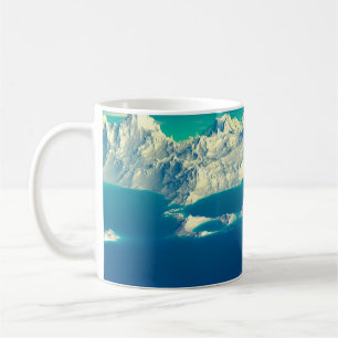 Alien Planet - 3D-Computer-Kunstwerk. Felsen und s Kaffeetasse