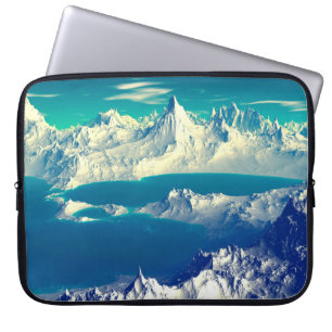 Alien Planet - 3D-Computerarbeit. Steine und s Laptopschutzhülle