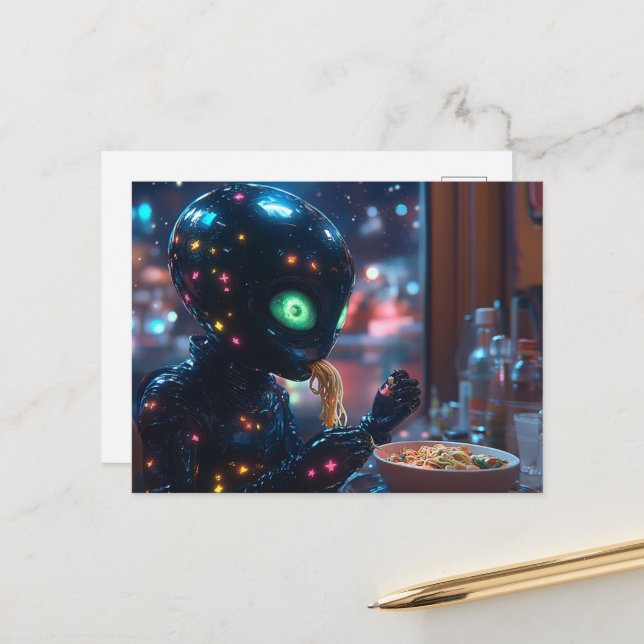 Alien Robot Eating Noodles Postkarte (Vorderseite/Rückseite Beispiel)